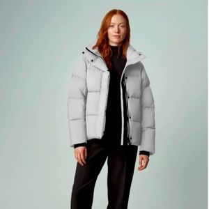 Canada goose winter jacket. Only used it once.